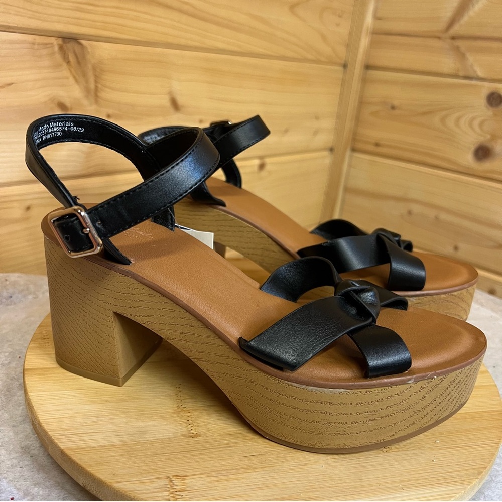 Universal thread black heeled sandals Sz 8 scuffs NWT